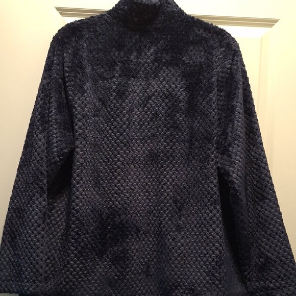 Lightweight soft zipper jacket, CuddlDuds - Picture 2 of 4